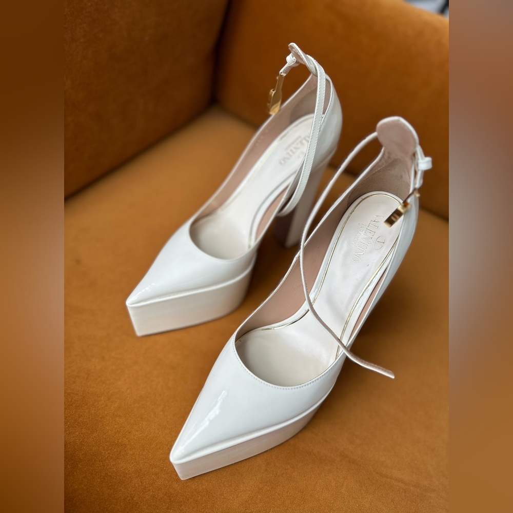 Valentino white patent leather pointed pumps (EU37) - wedding shoes
